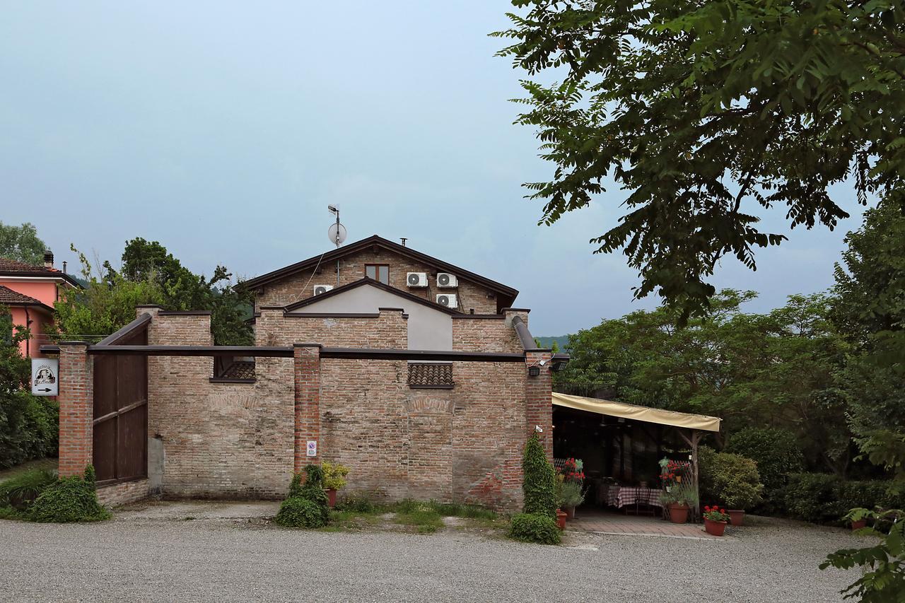 Bed and Breakfast La Maesta' Лангирано Экстерьер фото